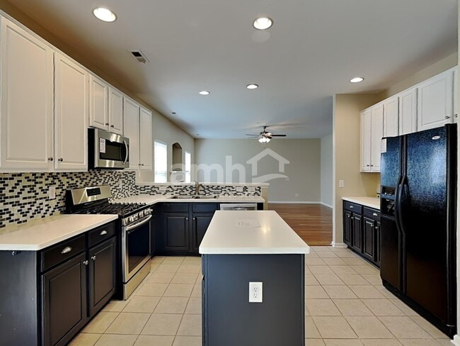 Building Photo - 2015 Bridleside Dr