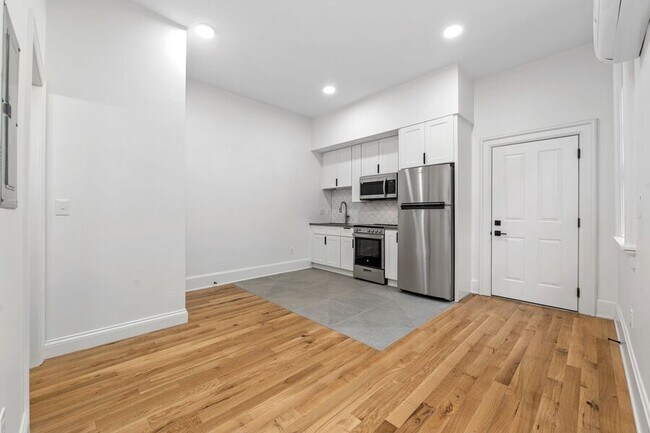 Foto del edificio - 1121 Dayton St