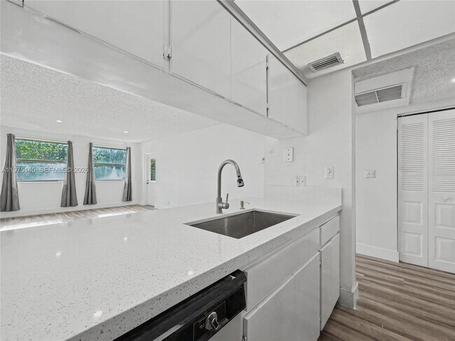 Foto del edificio - 8120 Geneva Ct