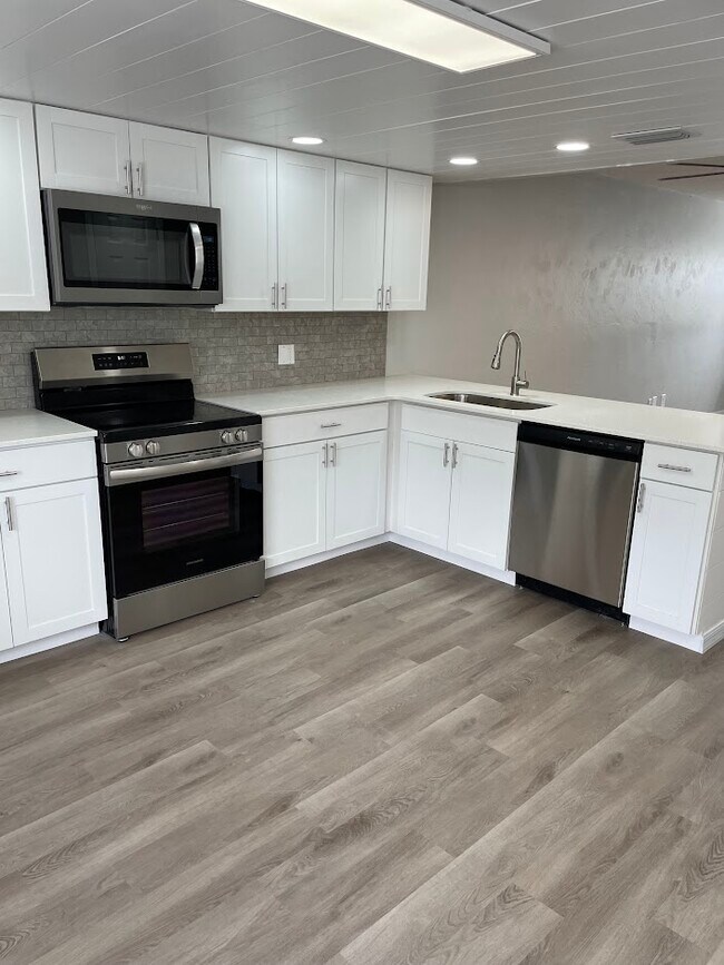 Foto del edificio - 1910 S Palmetto Ave