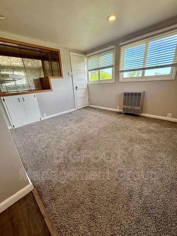 Building Photo - 2224 Choteau St