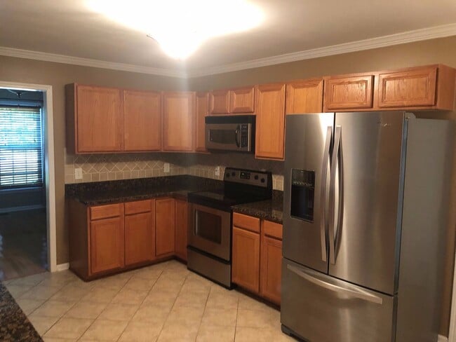 Building Photo - Amazing Home on 1 Acre close to everything