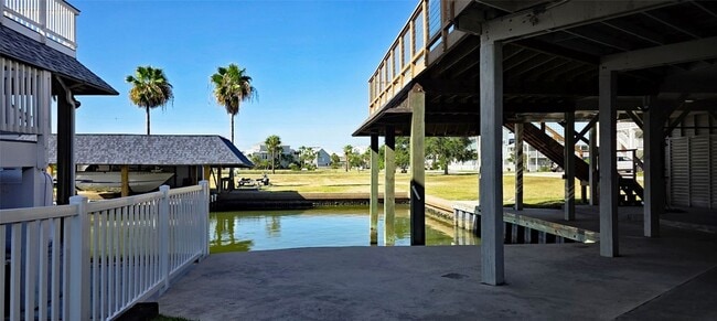 Building Photo - 1702 Castaway St