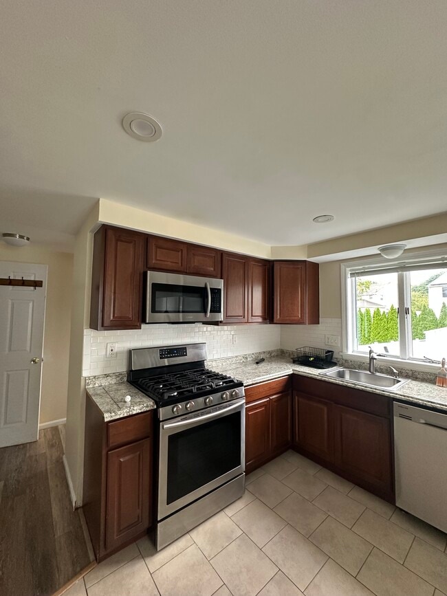 Kitchen - 87 Kiely Rd
