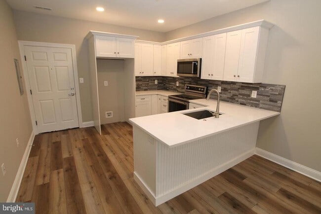 Building Photo - 301 Edgeboro Dr