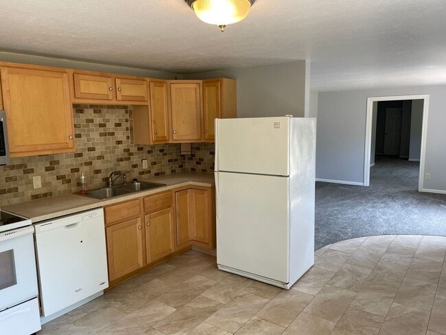Building Photo - Charming 3-Bedroom Ranch Home in Comstock ...