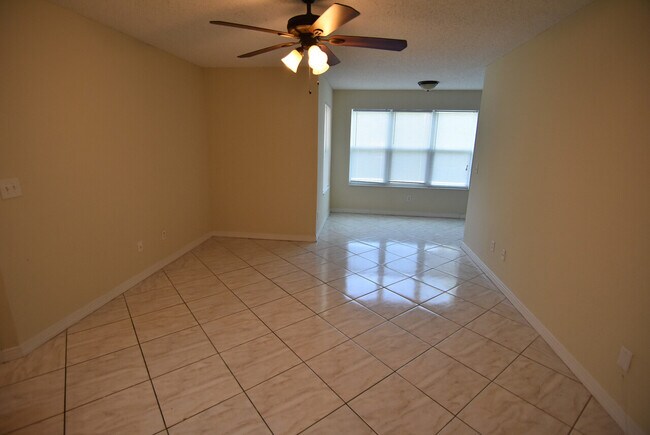 Building Photo - COMMANDER 4658-816 - ZE