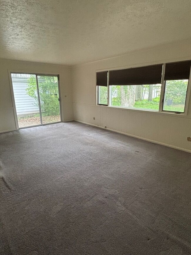 Building Photo - Charming 3 beds 1.5 baths in South Euclid!