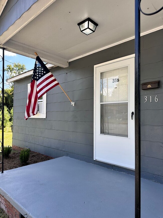 Foto del edificio - Exclusively Offered By Muse Realty Rentals, LLC