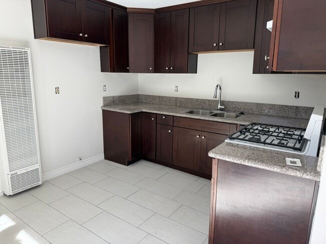 Foto del edificio - 2052 Lewis Ave