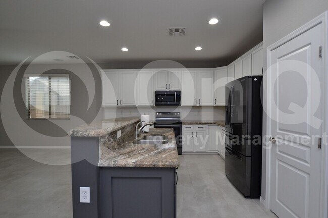 Building Photo - 21437 East Roundup Way