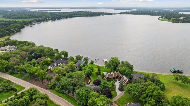Foto del edificio - Minnetonka Lakeshore