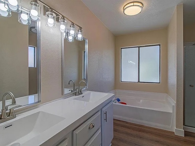 Building Photo - 426 Waterbrook Dr