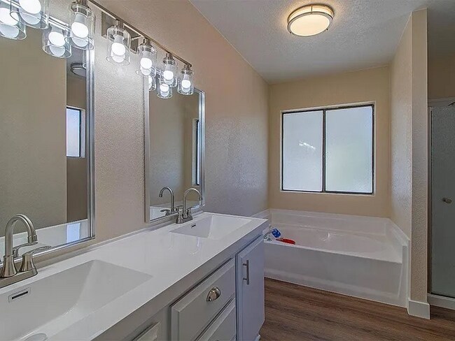 Foto del edificio - 6420 E Tropicana Ave