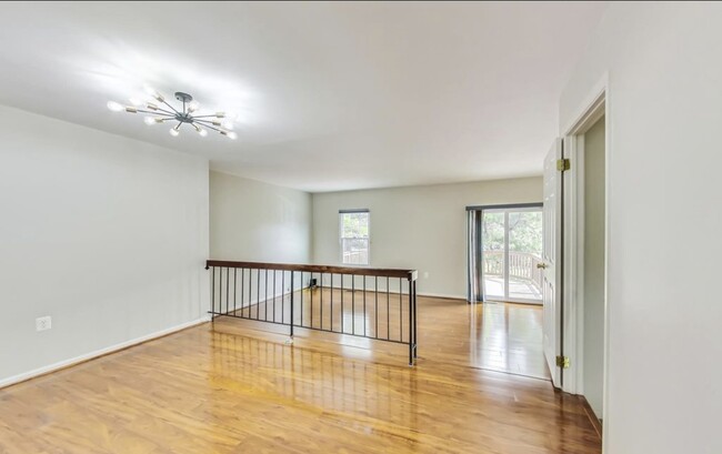 Building Photo - 11 Grotto Ct