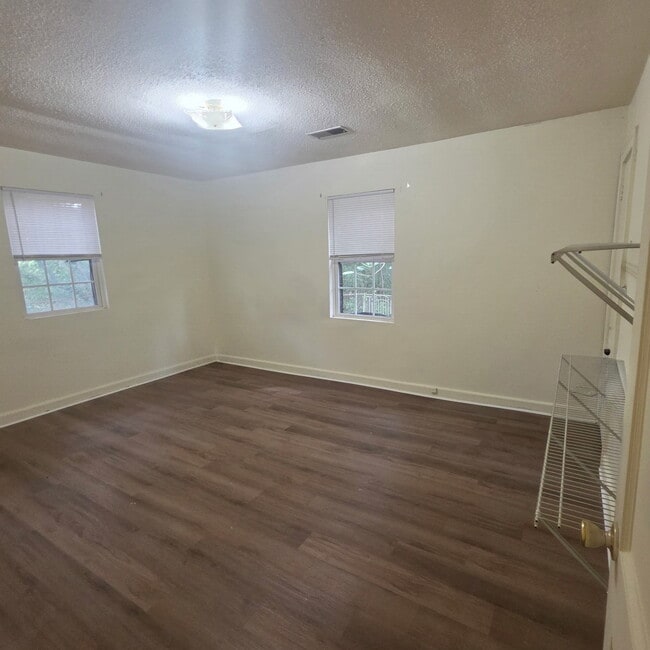 Building Photo - 5534 Flanders Ave