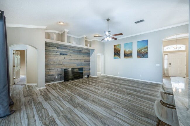 Building Photo - Stunning 4-Bedroom Home with Private Pool ...