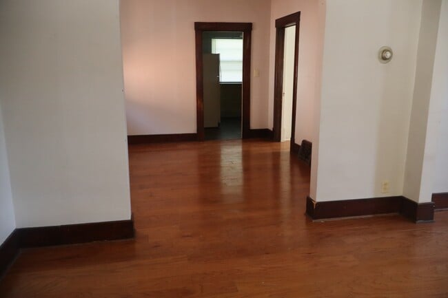 Building Photo - 308 W Mulberry St