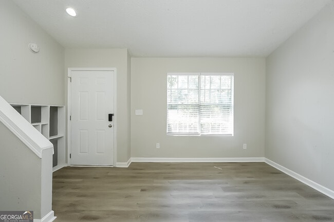 Building Photo - 5567 Downs Way