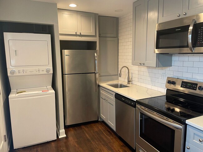Building Photo - Beautifully Renovated Apartment in Wilmore!