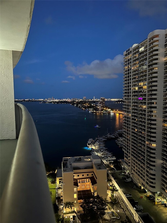 Foto del edificio - 1750 N Bayshore Dr
