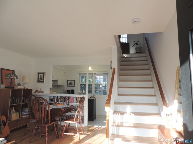 Building Photo - 159 E Main St