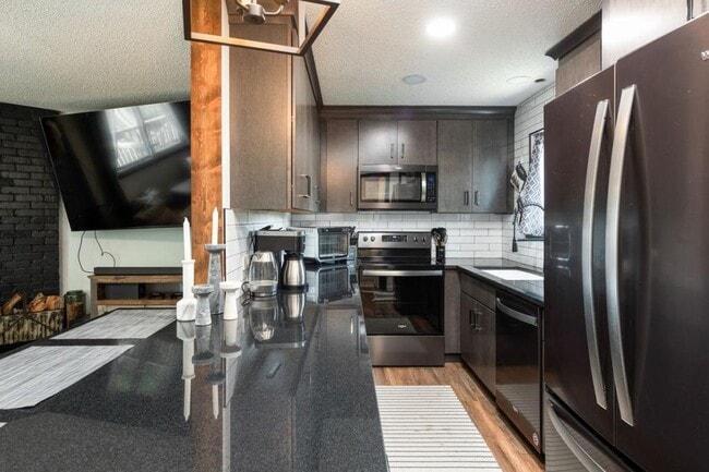 Building Photo - 2700 S Holly St