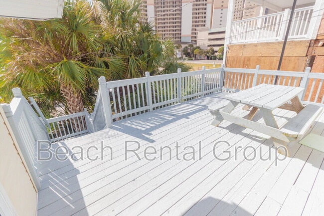 Building Photo - 4718 Seaview St