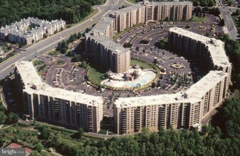 Building Photo - 8350 Greensboro Dr