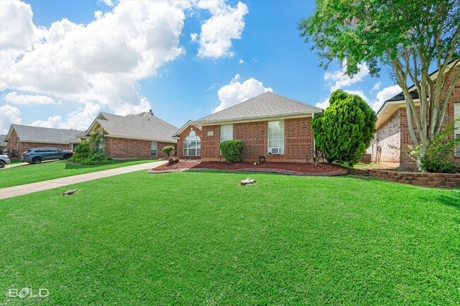 Building Photo - 4 Bedroom 2.5 Bathroom in Stockwell