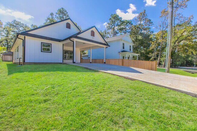 Foto del edificio - 15591 Arrowhead Loop W