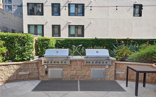 Foto del edificio - **150 The Promenade N #415 Long Beach** Upstairs Spacious 2 bedroom 2 bath !!2 weeks free OAC!!