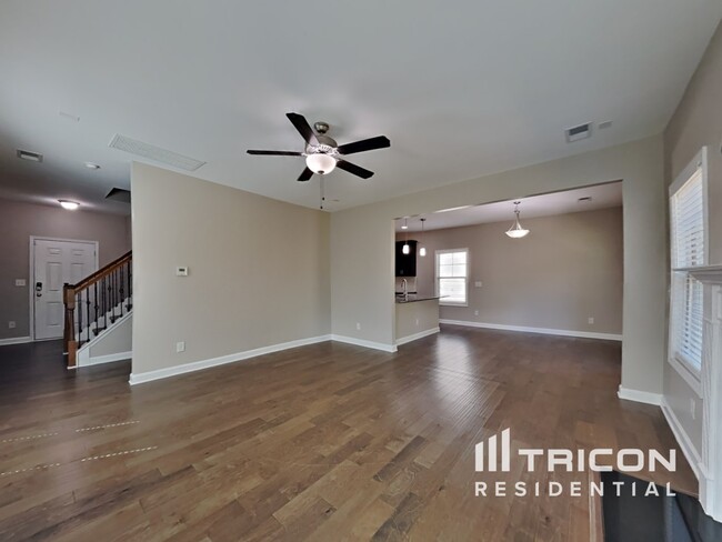 Building Photo - 272 E Webber Ln