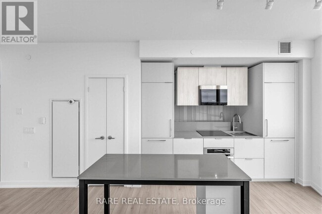 Building Photo - 1 Fairview Rd E