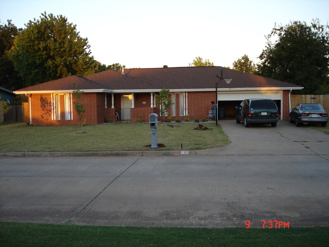 111 Flanders Dr, Chickasha, OK 73018 House Rental in Chickasha, OK