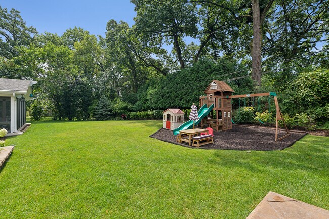 Building Photo - 3831 Lindenwood Ln
