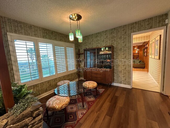 Building Photo - 425 Edgerton Dr