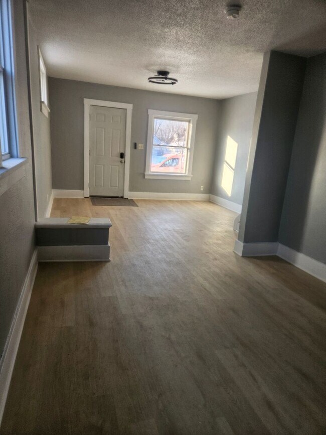 Foto del edificio - Three bedroom available for an immediate move in!