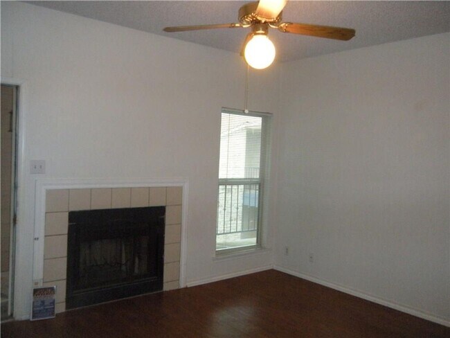 Building Photo - Winchester on West Campus - Huge 2Bd /2Ba - W/D - Reserved Parking - Fireplace - $1600