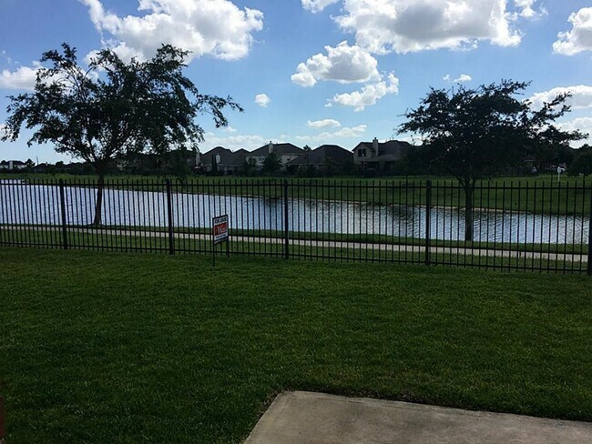 Foto del edificio - 24419 Lake Path Cir