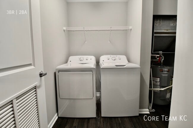 Building Photo - Spacious Three bedroom in Midtown!