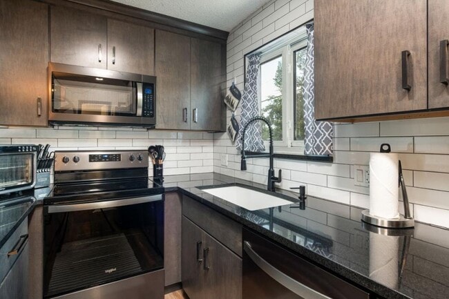 Building Photo - 2700 S Holly St