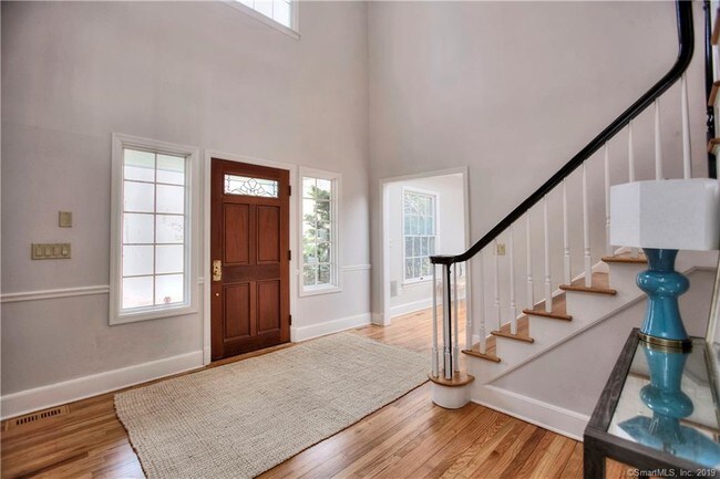 Building Photo - 9 Mcmahon Ln