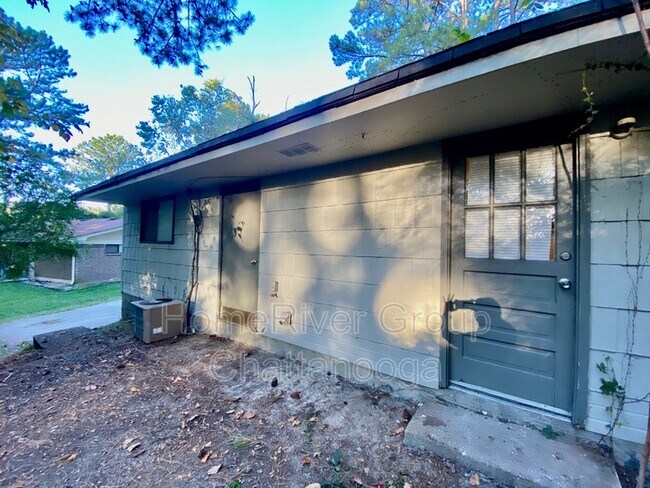 Building Photo - 7616 Bishop Dr