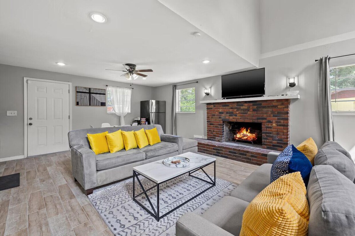 Foto principal - 4314 E Henry Ave