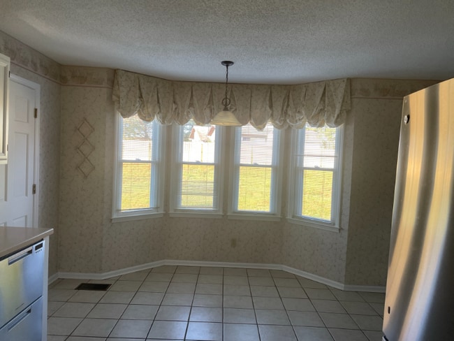 Building Photo - 215 Apple Ridge Dr