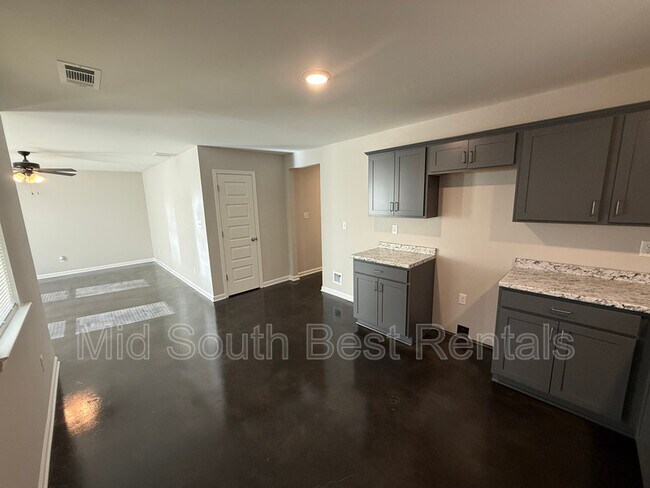 Building Photo - 2860 Nathan Ave