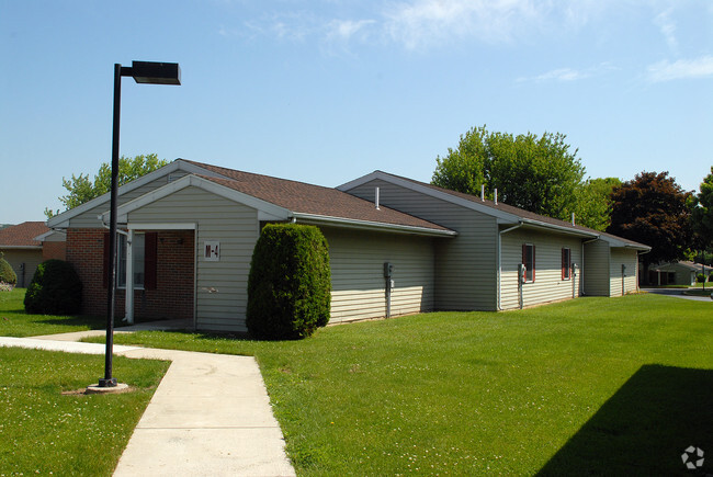 Building Photo - Saucony Cross Apartments