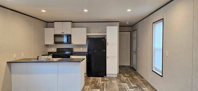 Building Photo - 2128 S Riverside Dr