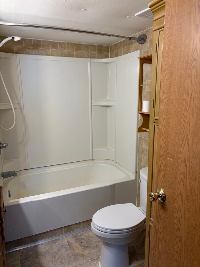 Foto del edificio - 13312 McComb Rd